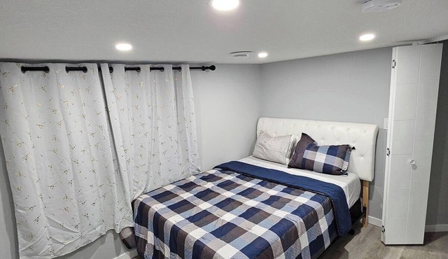 One bedroom basement with lake access in a quite neighborhood