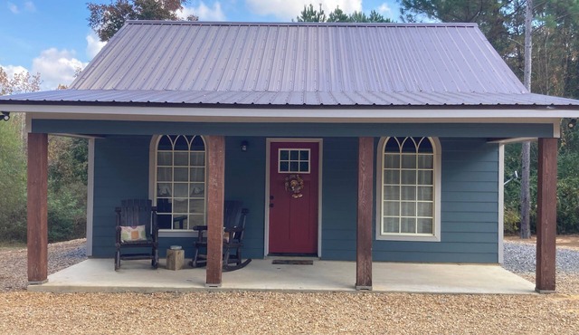 One bedroom cabin in Jefferson County, close to the Homochitto Forest.