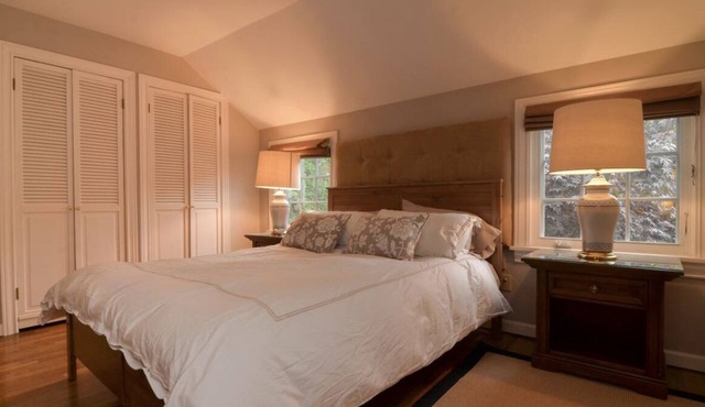 One Bedroom Carriage House