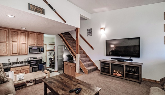 One bedroom Cascades C-7, sleeping 6, fireplace!