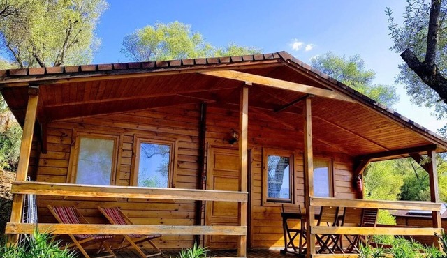 One-bedroom chalet with sea view