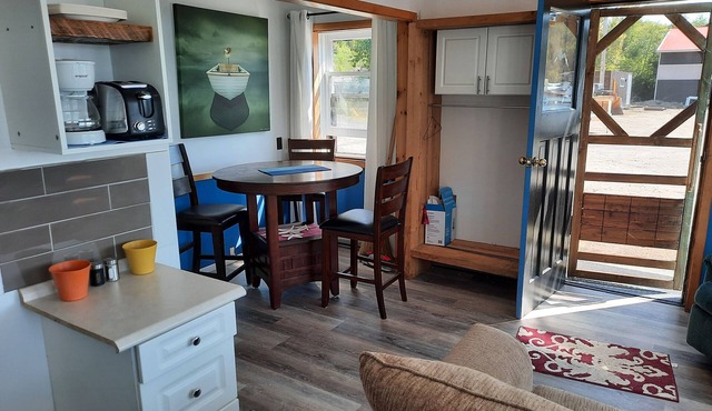 One bedroom, close to everything. trout lake north bay