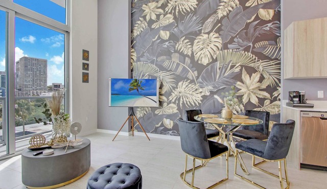 One Bedroom Condo King Bed With City Views