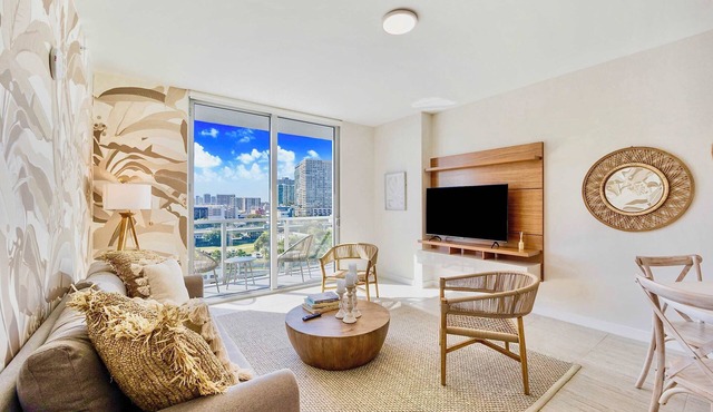 One Bedroom Condo King Bed With City Views