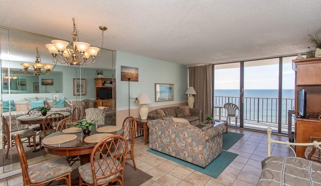 ONE BEDROOM CONDO TO DIE FOR Royal Garden 803