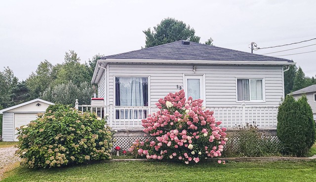 One bedroom cottage with free parking