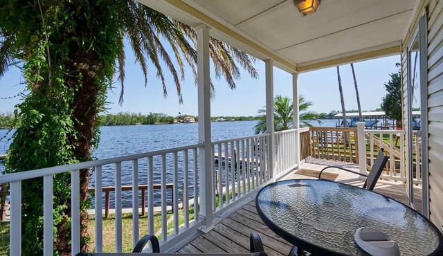 One bedroom cottage on the Homosassa River!