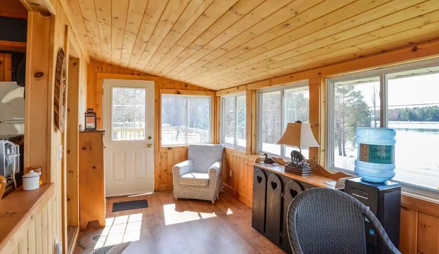 One Bedroom Cottage W/Loft By The Moon River