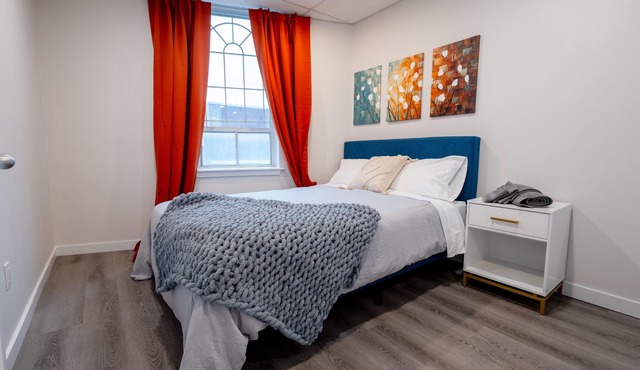 One bedroom Downton Apartment in the middle of everything London has to offer.
