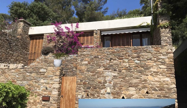 One bedroom house - Exceptional location - Sea view