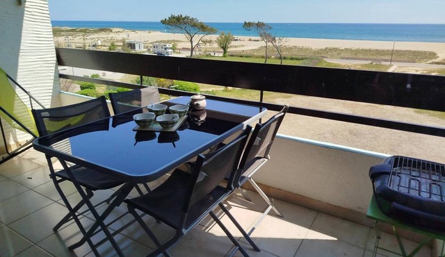 One-bedroom apartment on the seafront with private parking - 4PC216