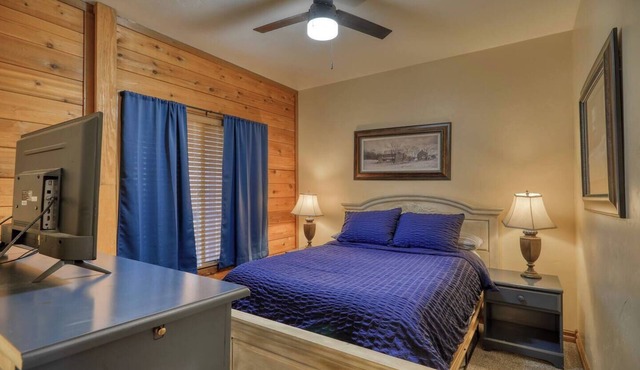 One bedroom Golf Course condo with A/C