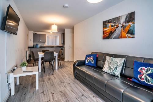 One-bedroom ground floor apartment in Birmingham with parking