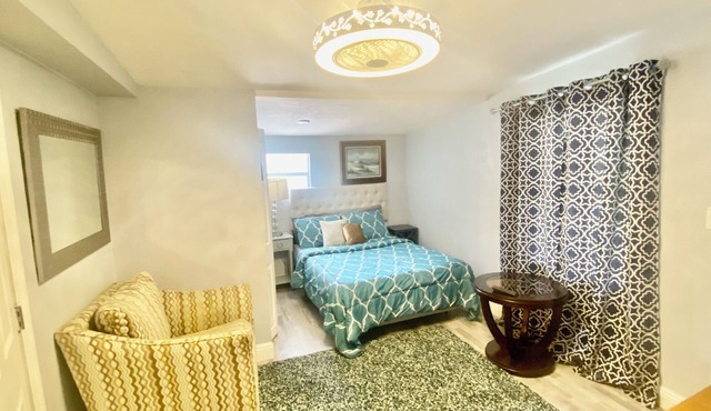 One Bedroom Hideaway with private entrance and garden view