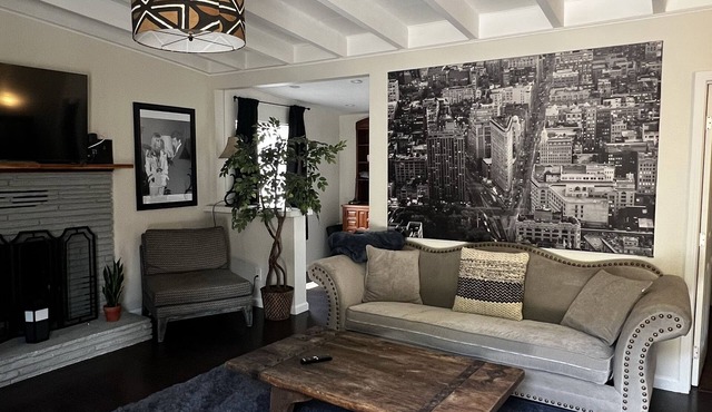 One bedroom house in historical Santa Paula. Pet friendly, Free WIFI