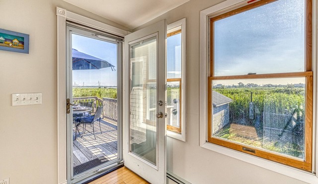 One bedroom house with the stunning views of the Narrow Bay