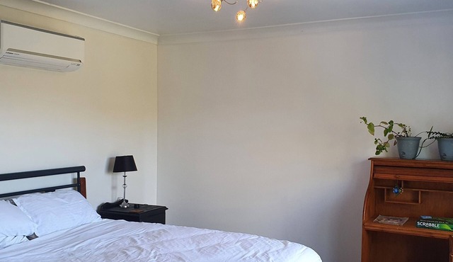 One bedroom house with detached bedroom/studio