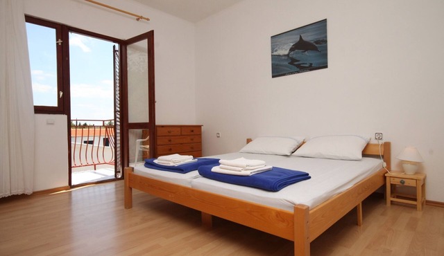 One bedroom apartment with balcony and sea view Starigrad, Paklenica (A-6431-b)