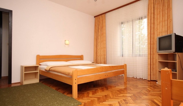 One bedroom apartment with balcony Starigrad, Paklenica (A-6627-c)