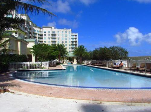 One bedroom in amazing condoBeach pass included!