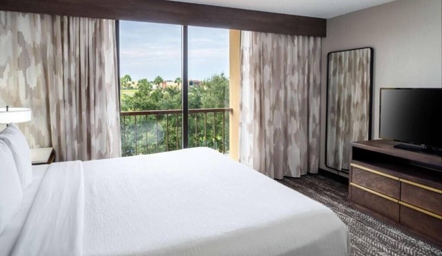 One Bedroom King Suite Near You Fit Gyms ORL