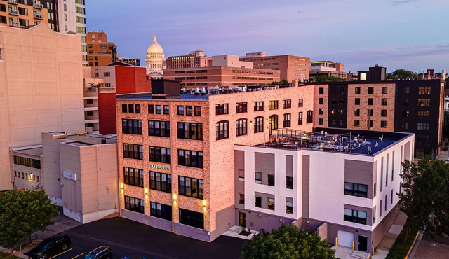 One Bedroom King/accessible in the heart of downtown.