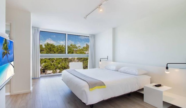 ONE BEDROOM KING-STEPS AWAY FROM THE BEACH