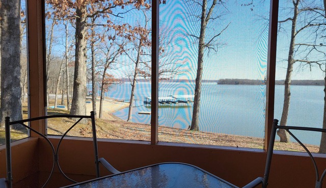 One bedroom, lakefront cabin at Shawnee Bay Resort