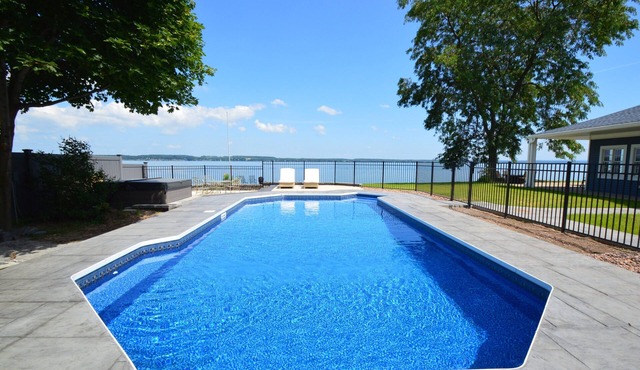 One Bedroom Lakefront Suite at our Lakefront Paradise. Pool, Hot Tub, Kayaks and more. Sleeps 2 Adults