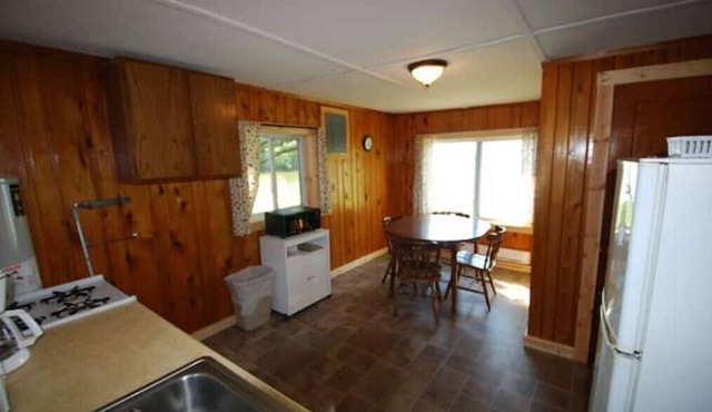 One Bedroom Lakeside Resort Cabin