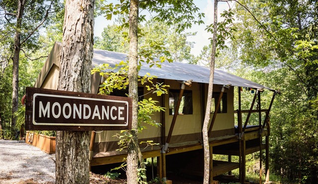 One Bedroom Luxury Glamp, deck, private Hot Tub at The Destination Resort