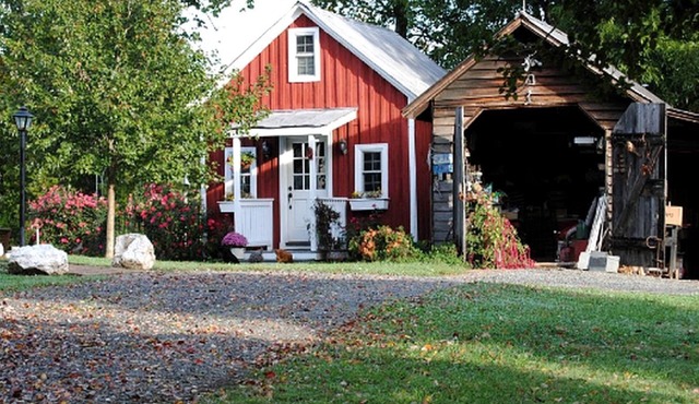 One-Bedroom, One-Bathroom Cottage Rental on a 250-Acre Cattle Farm near Appalachian Trail