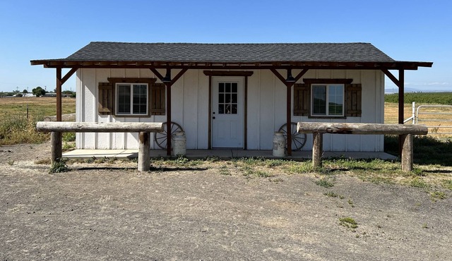 One Bedroom One Bath Guest House in the Country