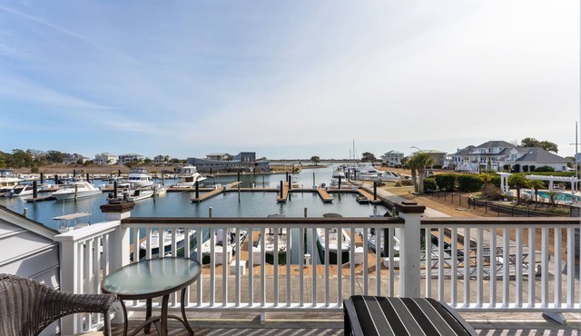 One-Bedroom overlooking Marina and ICWW
