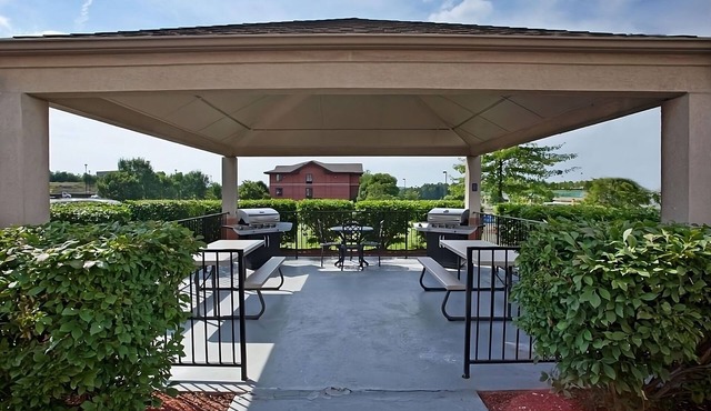 One Bedroom Queen Suite | Full Kitchen, 3.9 mi to Scally’s Golf