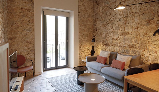 One-Bedroom, spacious and fully equipped apartment with natural light.