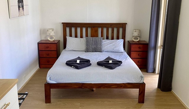 One-Bedroom Studio - Studio Room With Gum Creek View