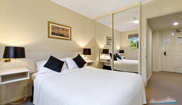One Bedroom Unit in the Heart of Kangaroo Point, Walk to Ferries & Restaurants
