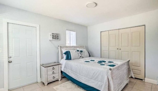 One bedroom vacation unit!