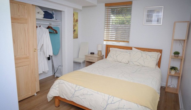 One bedroom w Private Entrance close to DC