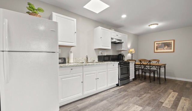 One Bedroom With Living Room Downtown Glendora