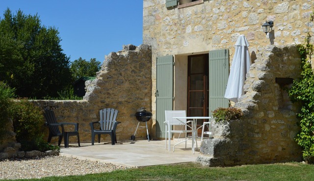 One Bedroomed Cottage Surrounded By Over 6 Acres of Breath-taking Scenery