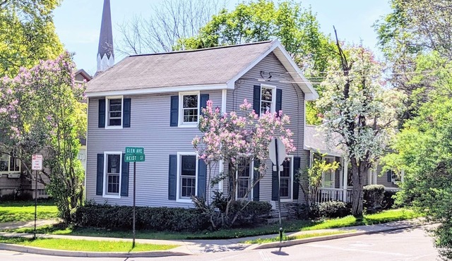 One block from Main Street, free parking, pets allowed