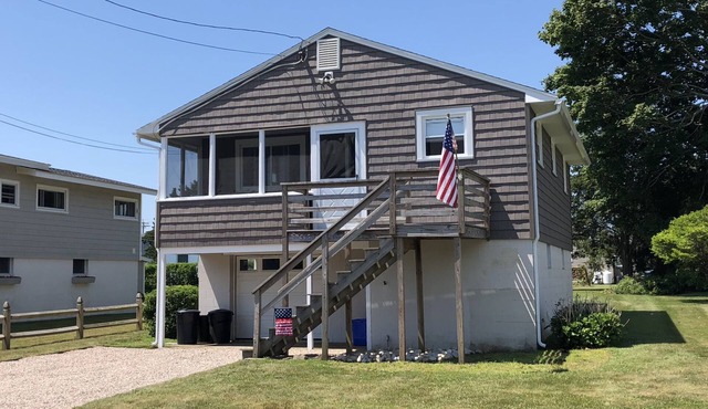 One block from the beach!