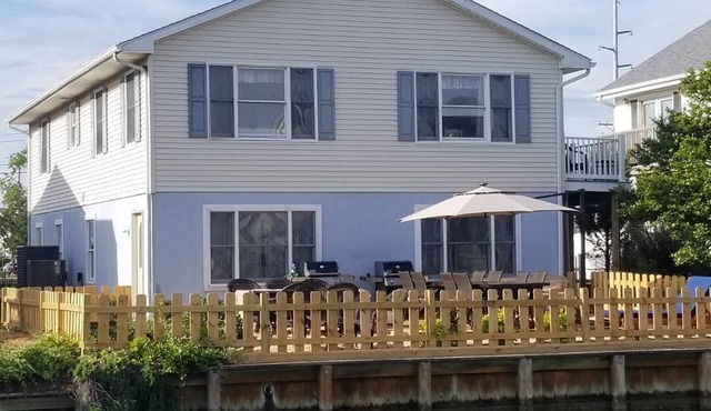 One Block to Beach, No steps to enter, Waterfront Decks