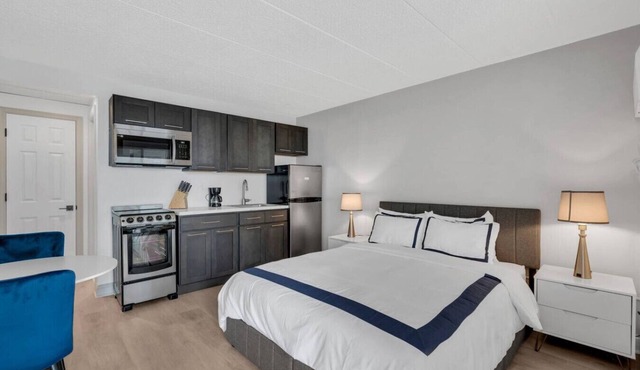 One Block to the Beach! + Free Parking