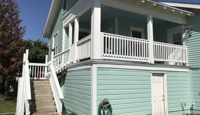 One block to the beach and close to everything! Enjoy the outdoor fireplace !