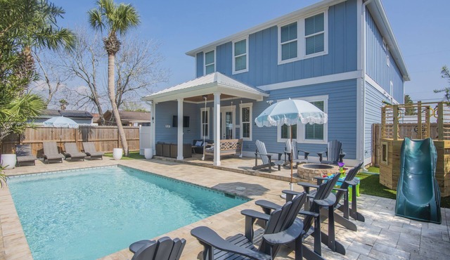 One Block to Beach. Heated Pool March-May. Playground. King Beds, Beach Chairs