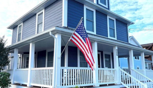 One block to beach, off st parking, 3fls