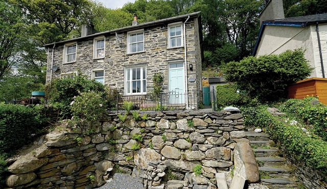 One Bron Derw - Two Bedroom Cottage, Sleeps 4